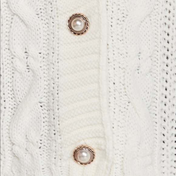 🧶Cream Cable Knit Cropped Cardigan w/ Faux Pearl Buttons - Picture 4 of 4